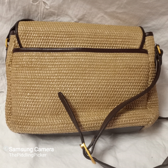 Etienne Aigner Purse with matching Wallet - Picture 3 of 16